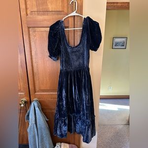 Hill House Louisa navy velvet nap dress - size Medium